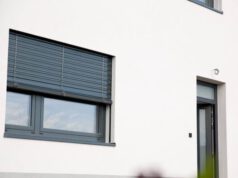 Venkovní žaluzie s purenitovým boxem: Elegantní stínění bez rizika vzniku tepelných mostů
